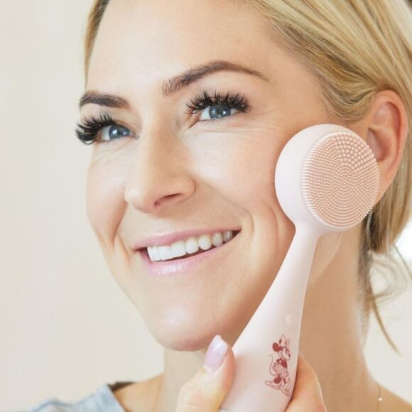 PMD Clean Pro Jade X Disney Minnie Mouse Smart Facial Cleansing Device - Picture 5 of 8